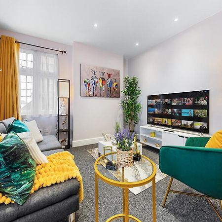 Elegant 2Br London Hideaway- King Bed, Sleeps 6 - Parking- Instant Book- 20 Percent Off Limited Time! Барнет Экстерьер фото
