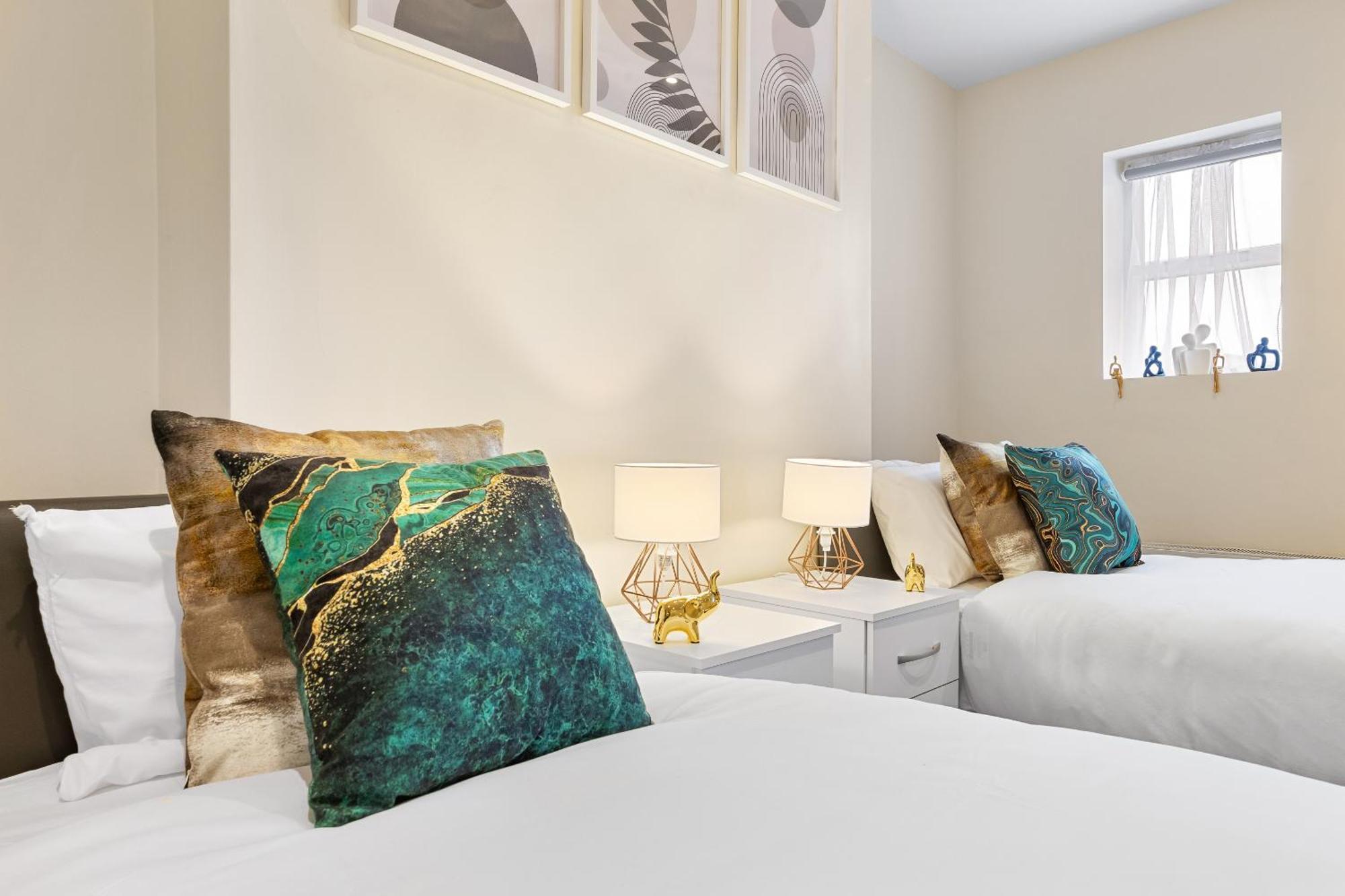 Elegant 2Br London Hideaway- King Bed, Sleeps 6 - Parking- Instant Book- 20 Percent Off Limited Time! Барнет Экстерьер фото