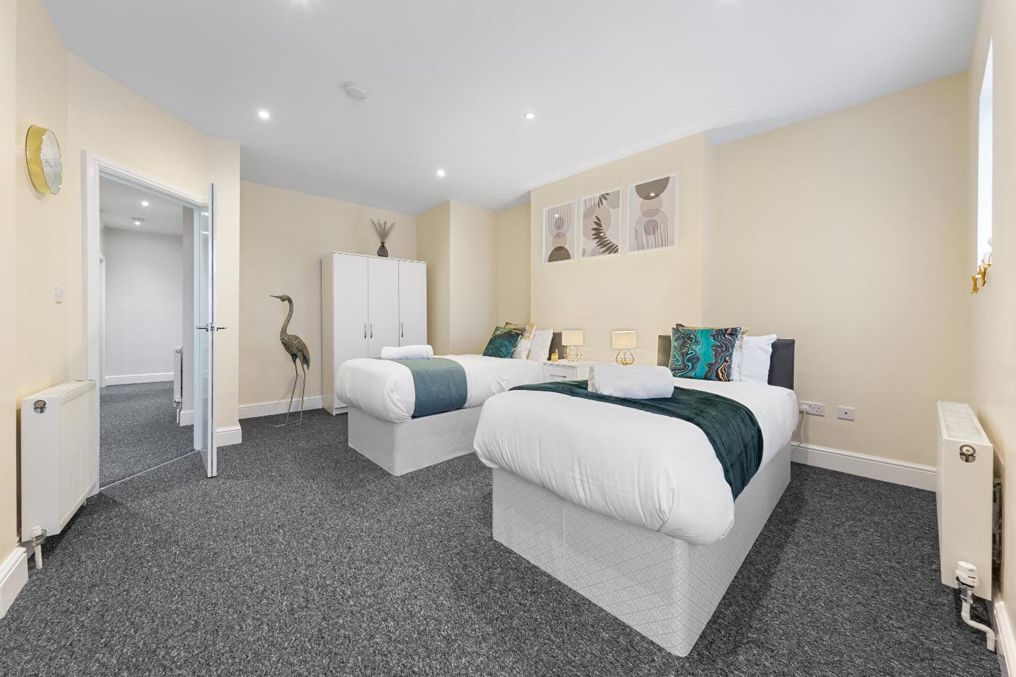 Elegant 2Br London Hideaway- King Bed, Sleeps 6 - Parking- Instant Book- 20 Percent Off Limited Time! Барнет Экстерьер фото