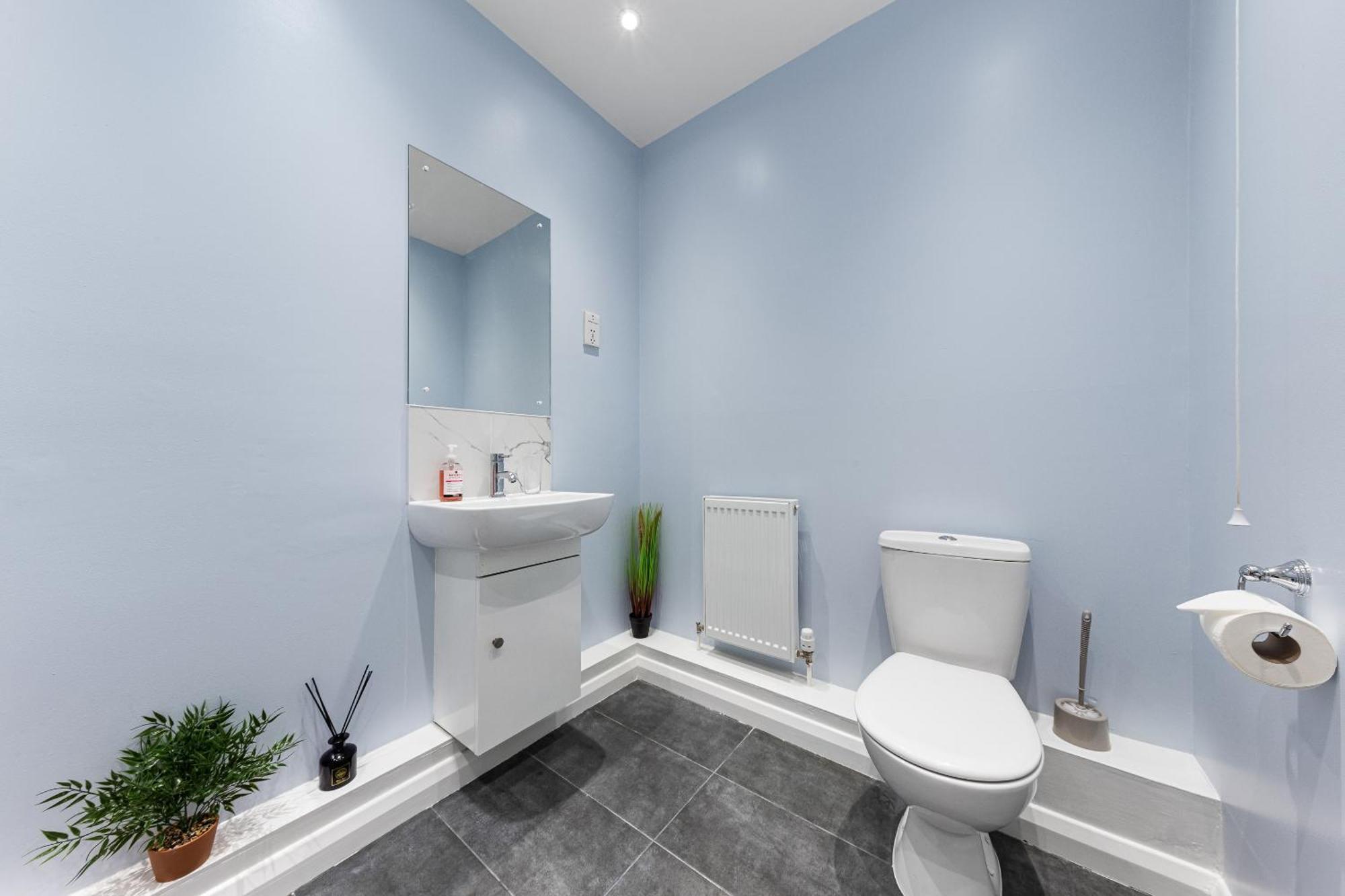 Elegant 2Br London Hideaway- King Bed, Sleeps 6 - Parking- Instant Book- 20 Percent Off Limited Time! Барнет Экстерьер фото