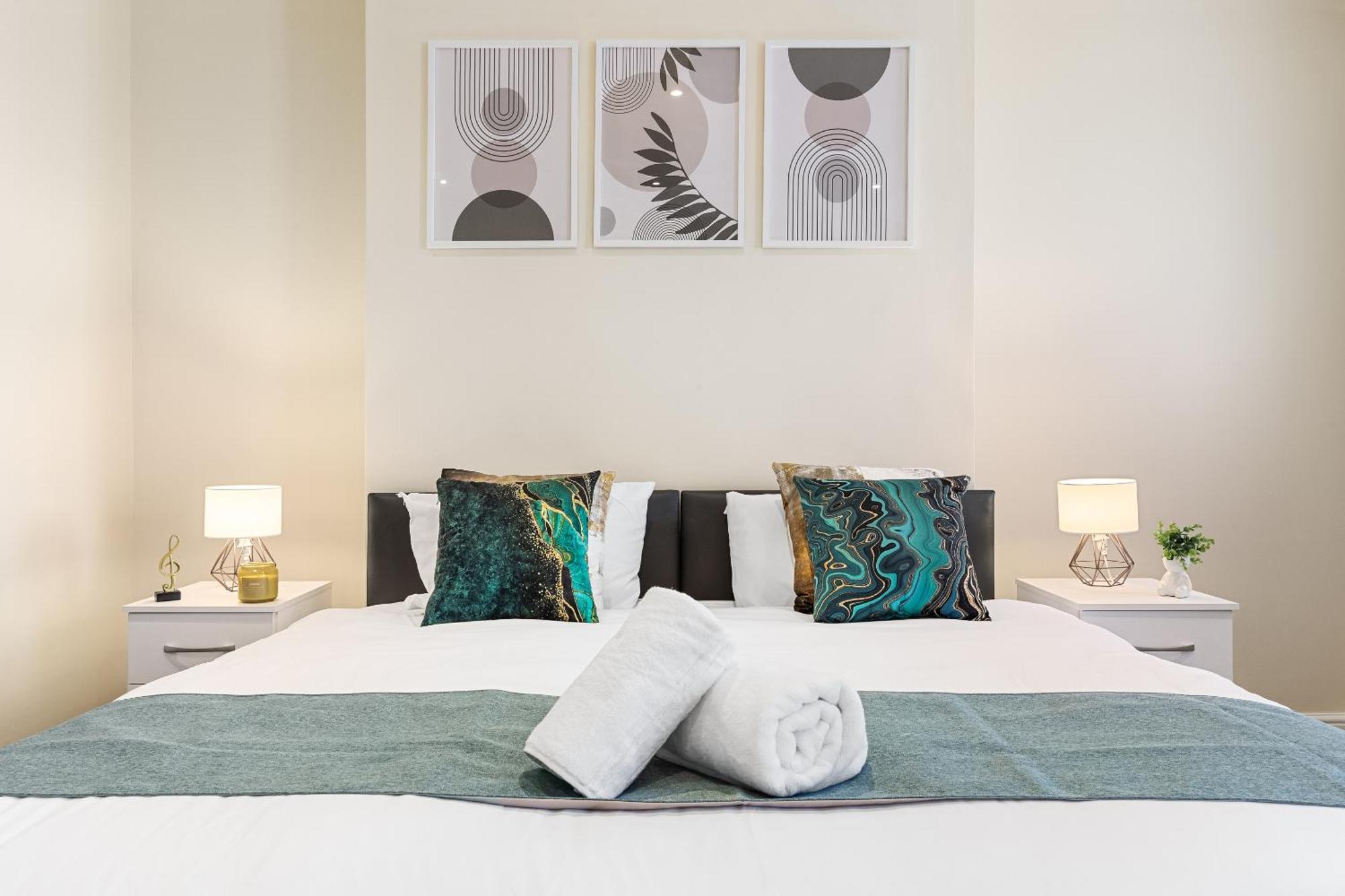 Elegant 2Br London Hideaway- King Bed, Sleeps 6 - Parking- Instant Book- 20 Percent Off Limited Time! Барнет Экстерьер фото