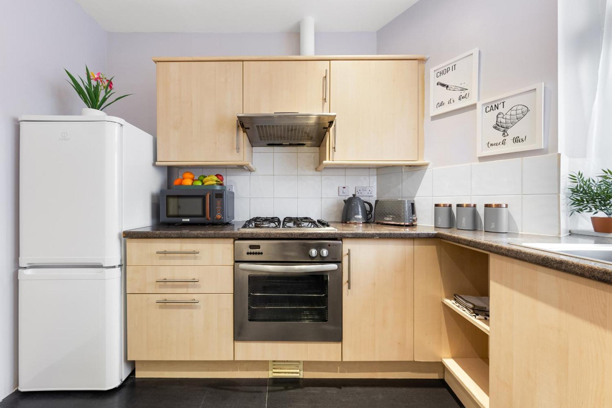 Elegant 2Br London Hideaway- King Bed, Sleeps 6 - Parking- Instant Book- 20 Percent Off Limited Time! Барнет Экстерьер фото