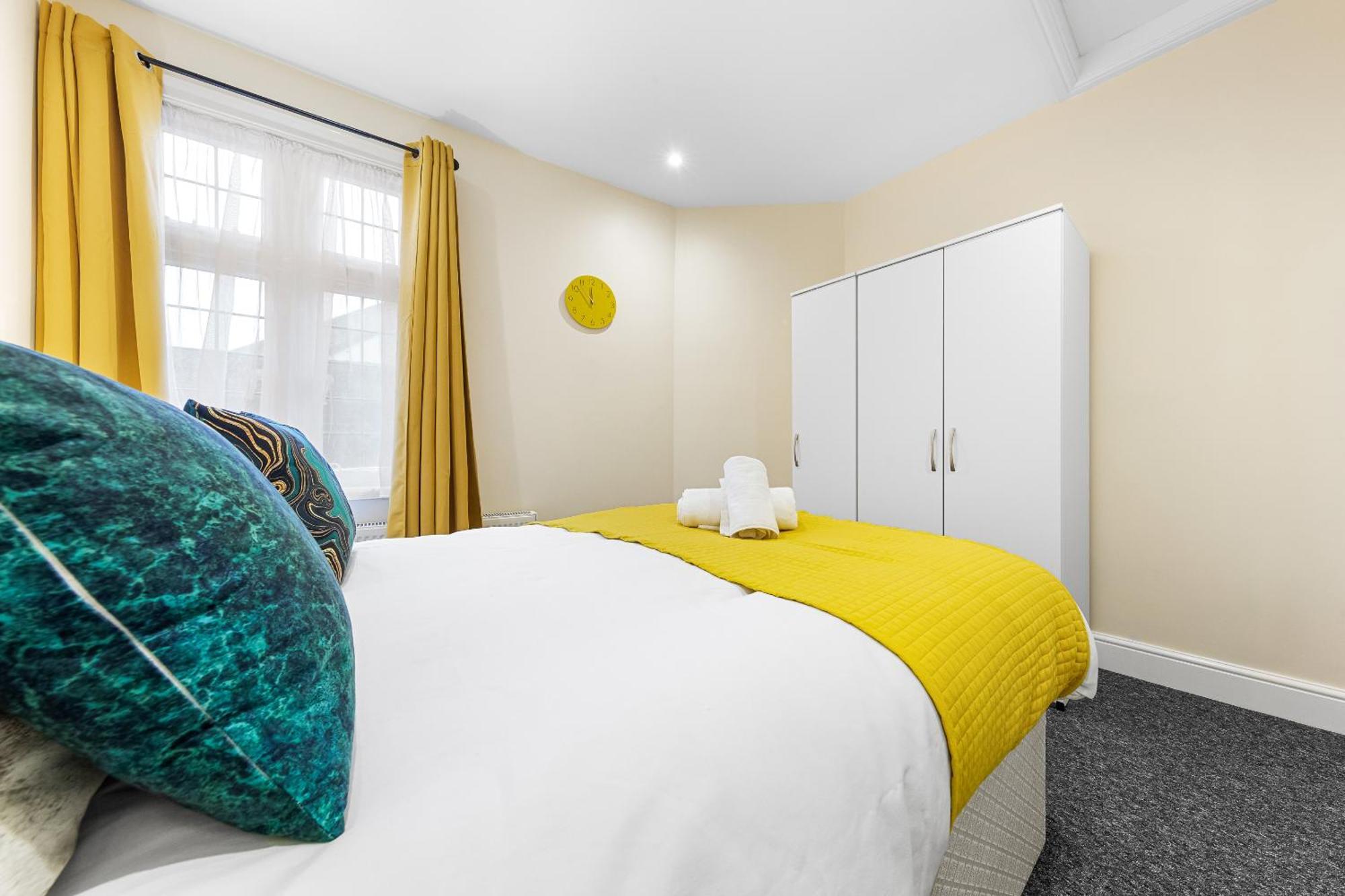 Elegant 2Br London Hideaway- King Bed, Sleeps 6 - Parking- Instant Book- 20 Percent Off Limited Time! Барнет Экстерьер фото