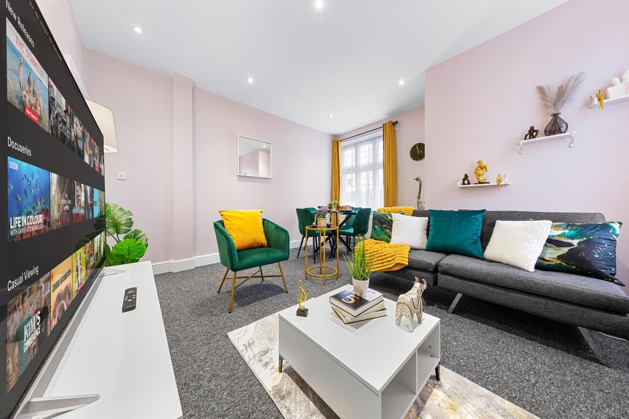 Elegant 2Br London Hideaway- King Bed, Sleeps 6 - Parking- Instant Book- 20 Percent Off Limited Time! Барнет Экстерьер фото