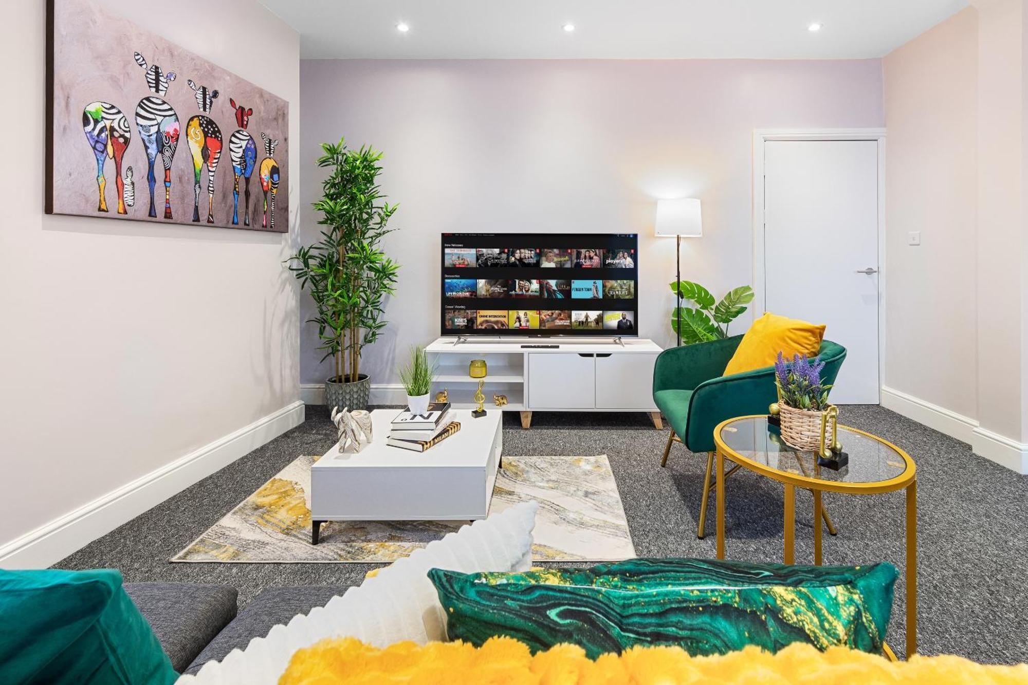 Elegant 2Br London Hideaway- King Bed, Sleeps 6 - Parking- Instant Book- 20 Percent Off Limited Time! Барнет Экстерьер фото
