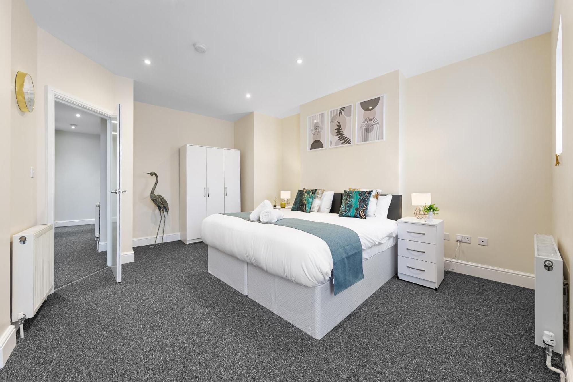 Elegant 2Br London Hideaway- King Bed, Sleeps 6 - Parking- Instant Book- 20 Percent Off Limited Time! Барнет Экстерьер фото